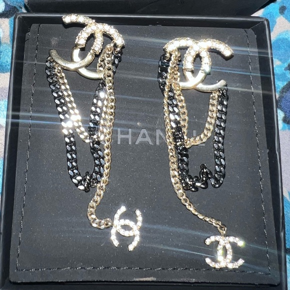 Earrings - Picture 5 of 7